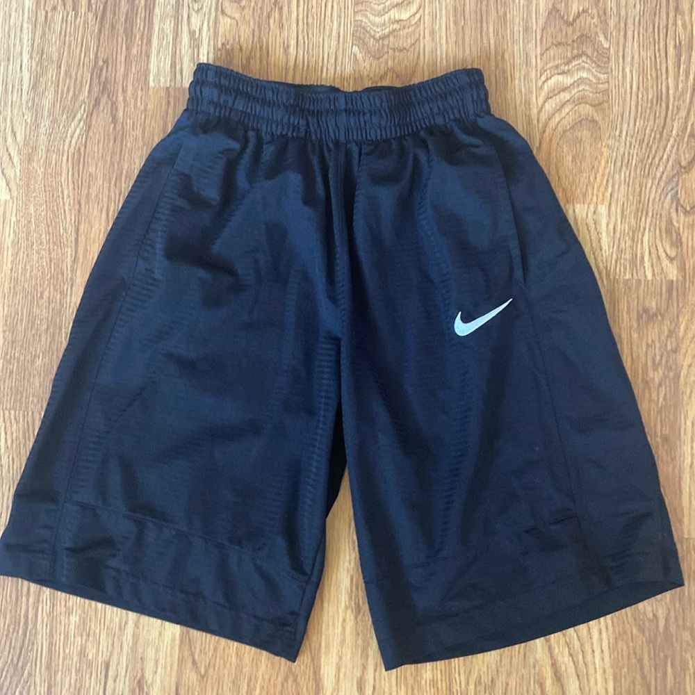 Nike “Like New” Dri-fit Basketball Shorts Men’s S